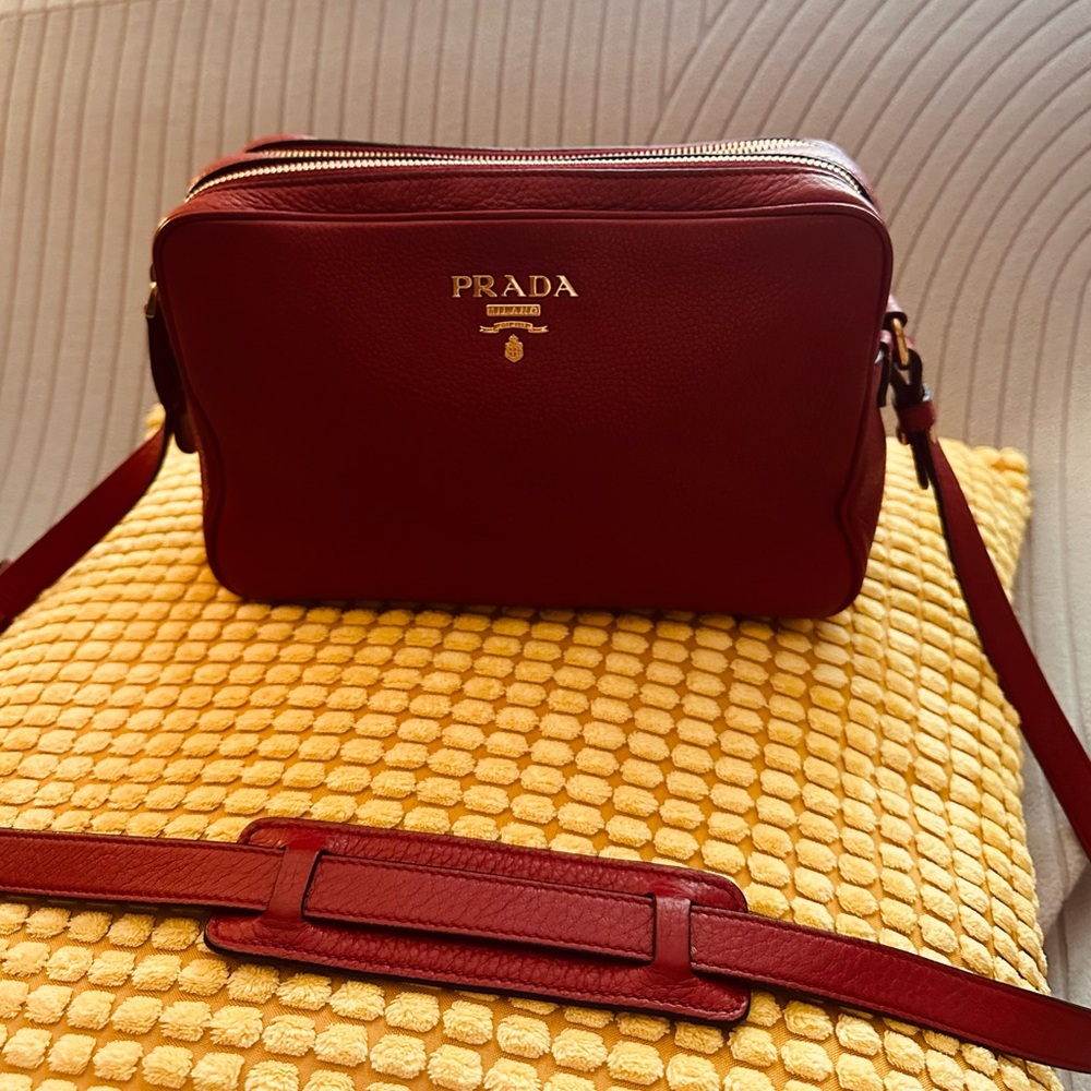 Prada
One Size Zip Crossbody Bag Saffiano Leather Mini